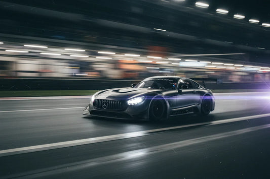 AMG GT3 racing sur circuit de nuit sous la pluie — tableau 3D LED décoration murale voiture de course