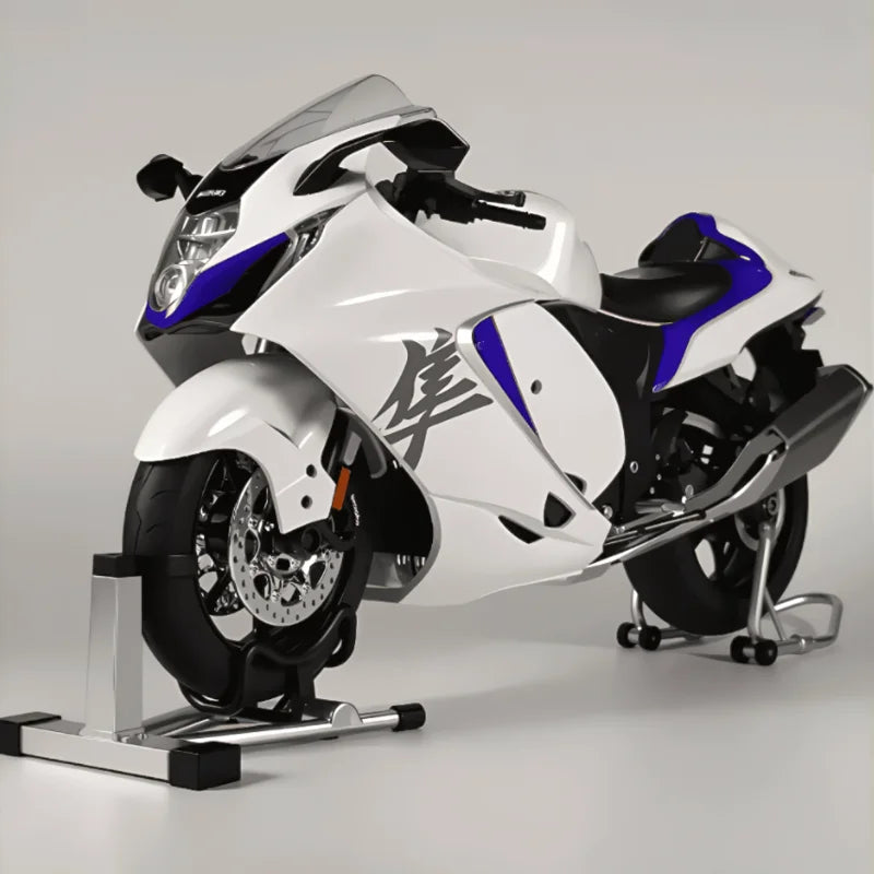 Miniature Suzuki Hayabusa GSX-1300R échelle 1:6 - Vue de face avec carénage détaillé et phare avant