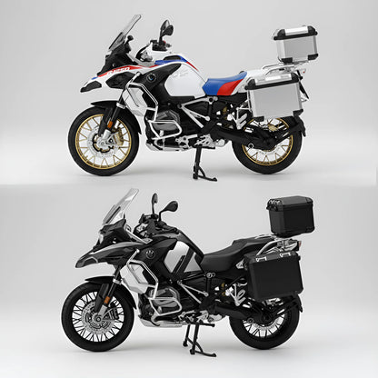 Comparaison miniature moto adventure échelle 1/6 variante blanche tricolore et noire – vue profil – modèle die-cast smoke and sound