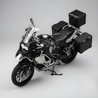 Miniature moto adventure échelle 1/6 noir – vue haute 3/4 avec top case et valises latérales noires – modèle die-cast smoke and sound