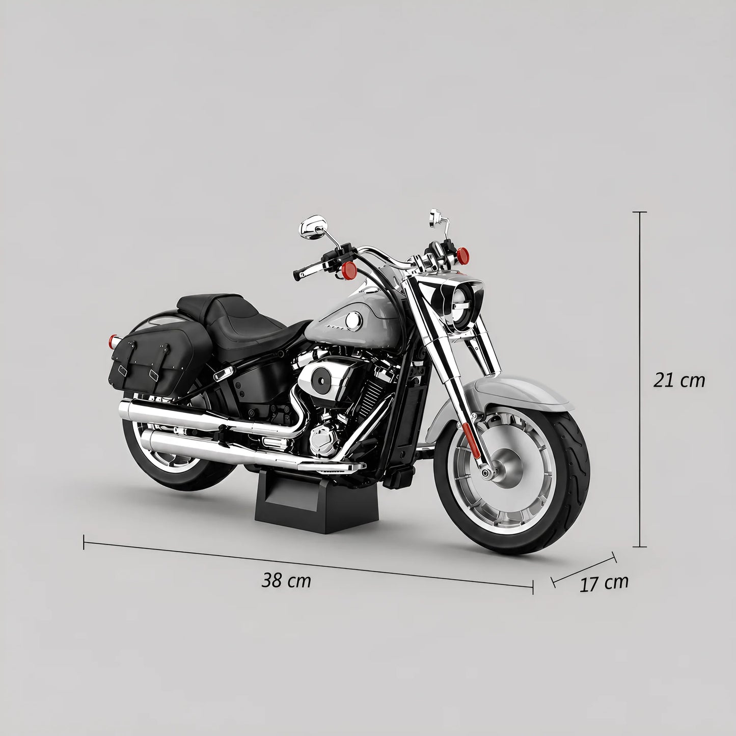 Miniature moto Fat Boy 1:6 - dimensions 38 cm longueur, 21 cm hauteur, 17 cm largeur - son moteur, lumières, fumée échappement, télécommande incluse