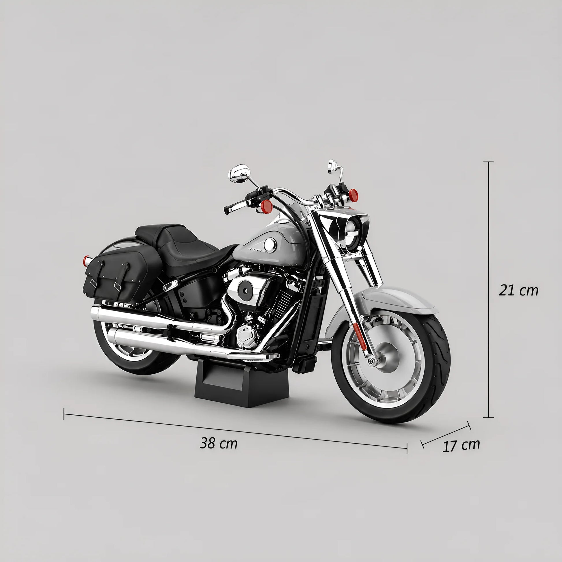 Miniature moto Fat Boy 1:6 - dimensions 38 cm longueur, 21 cm hauteur, 17 cm largeur - son moteur, lumières, fumée échappement, télécommande incluse