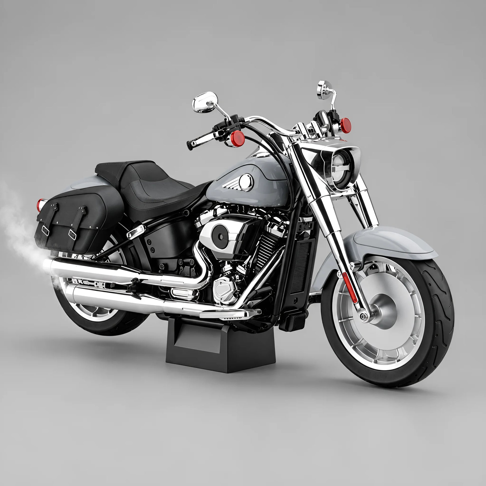 Miniature moto Fat Boy 1:6 coloris gris - effet fumée échappement chromé, moteur V-twin détaillé, sacoches cuir