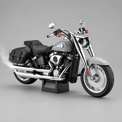 Miniature moto Fat Boy 1:6 coloris gris - effet fumée échappement chromé, moteur V-twin détaillé, sacoches cuir