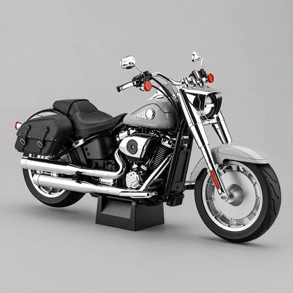 Miniature moto Fat Boy 1:6 coloris gris - réplique fidèle avec moteur V-twin chromé, sacoches et fourches avant