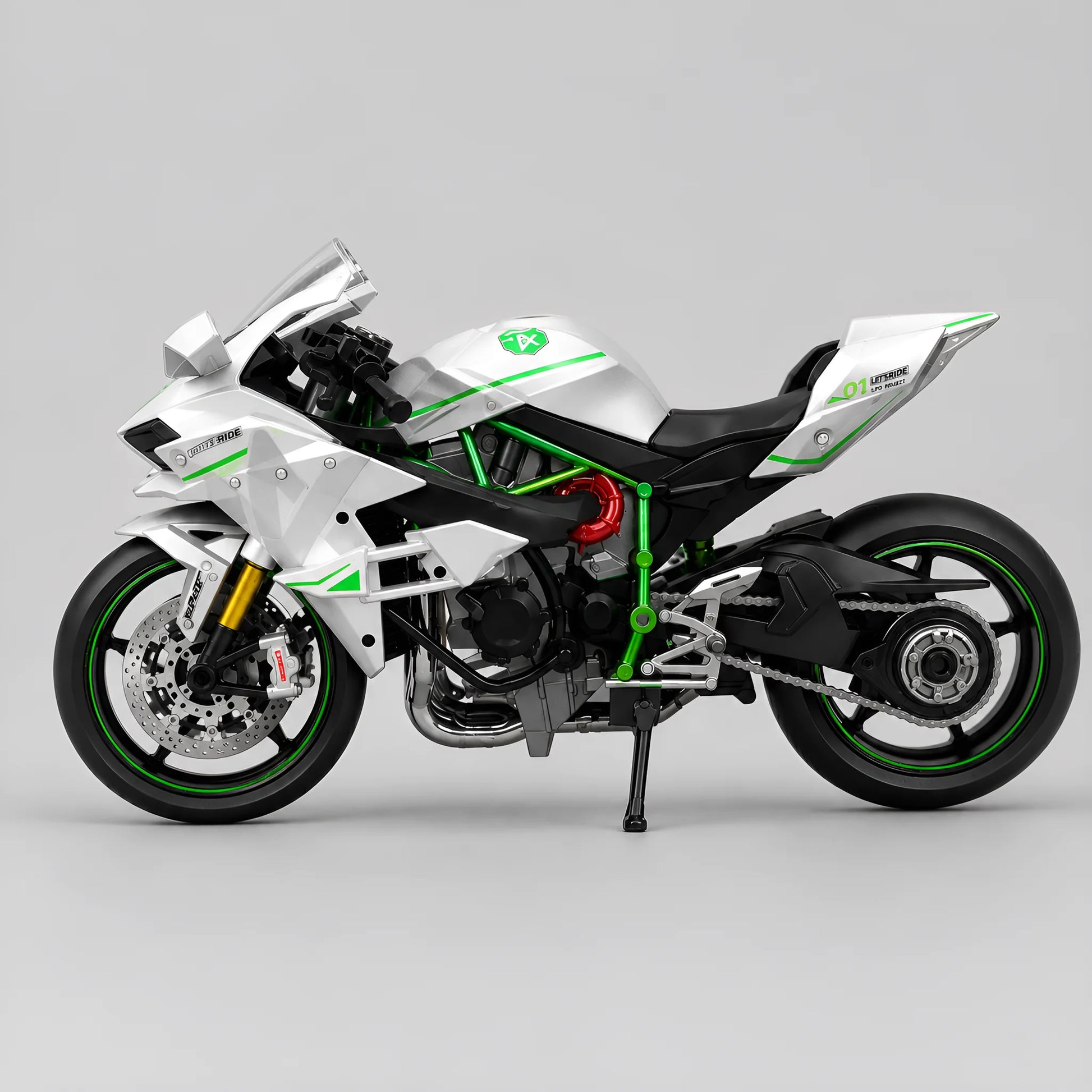 Moto miniature style H2R 1:9 — vue latérale coloris blanc, liserets verts, turbo rouge visible