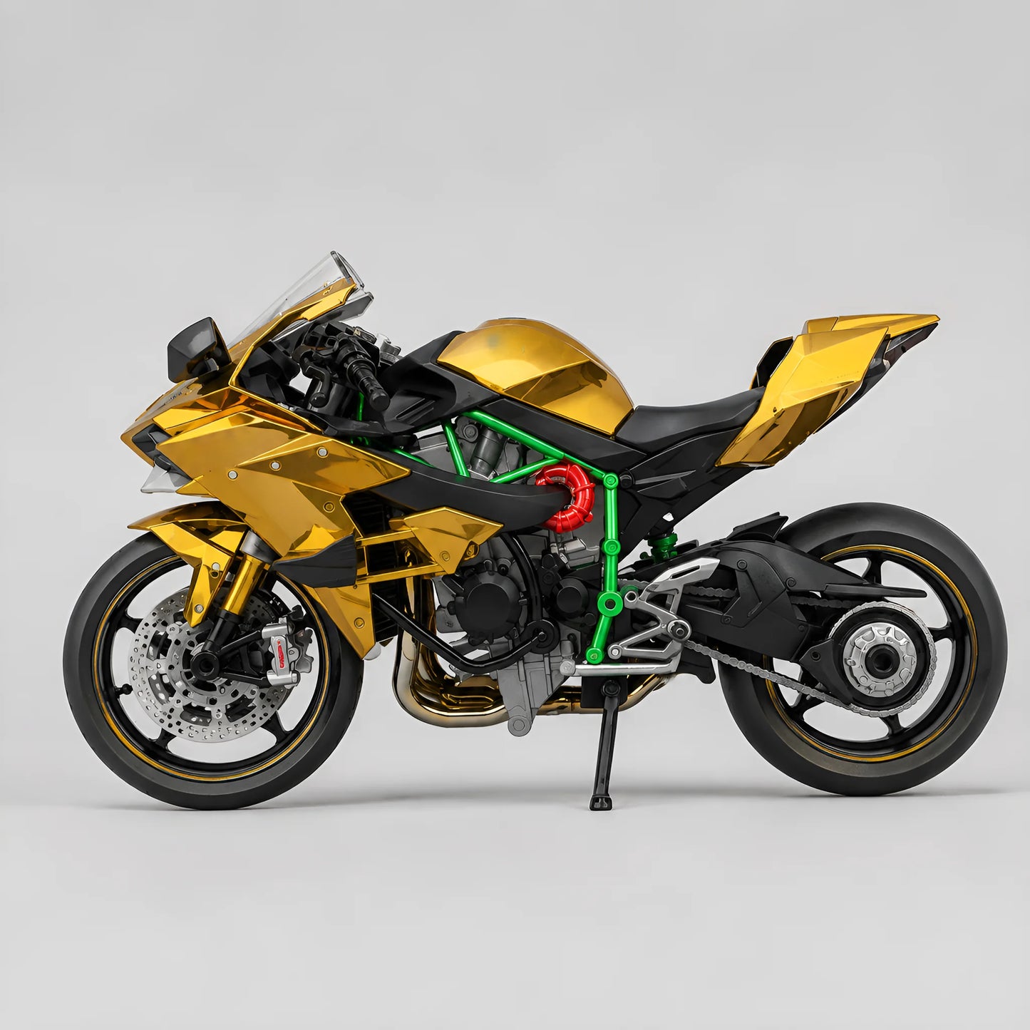 Modèle réduit moto style H2R 1:9 — vue profil finition or chromé, cadre vert néon, détails moteur