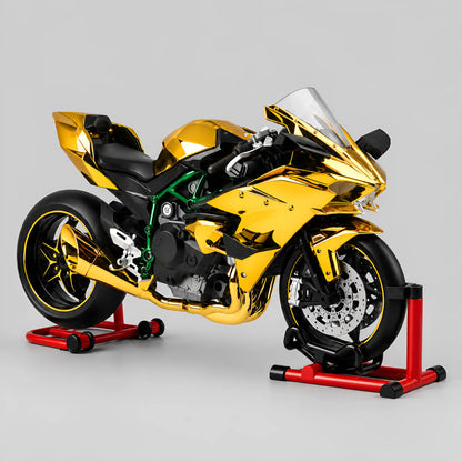 Moto miniature style H2R 1:9 finition or chromé — cadre vert, béquilles racing rouges