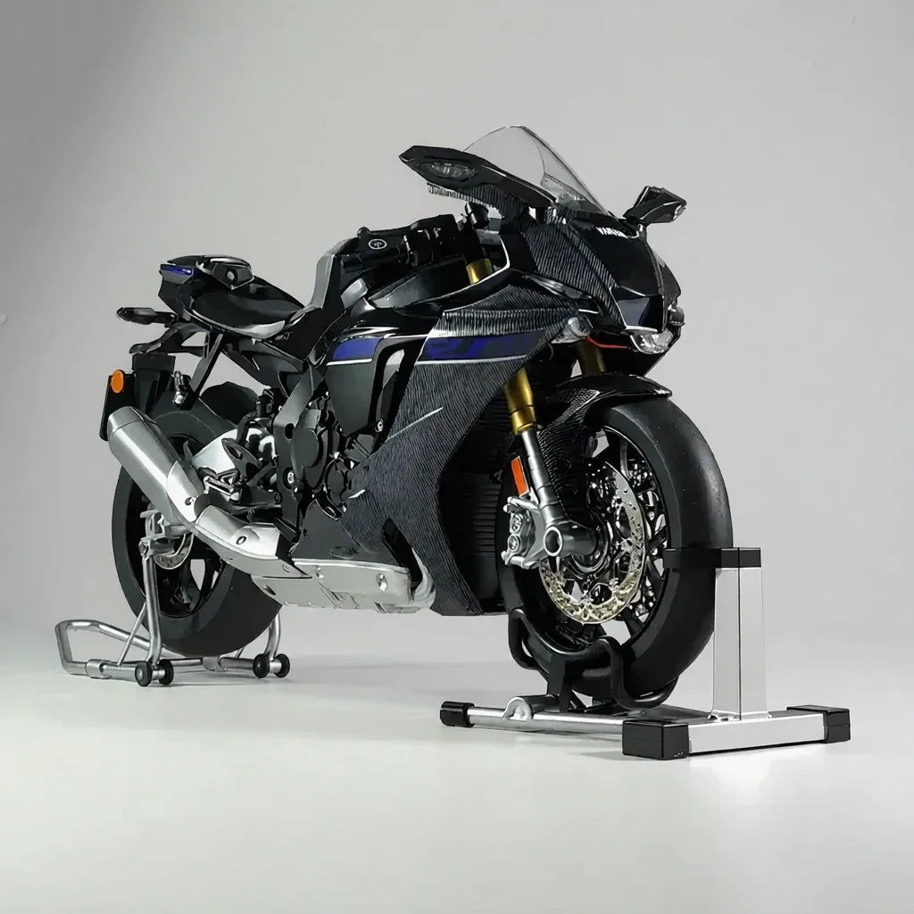 Miniature moto R1M 1/6 carbone noir - Vue 3/4 avant droit fourches dorées 