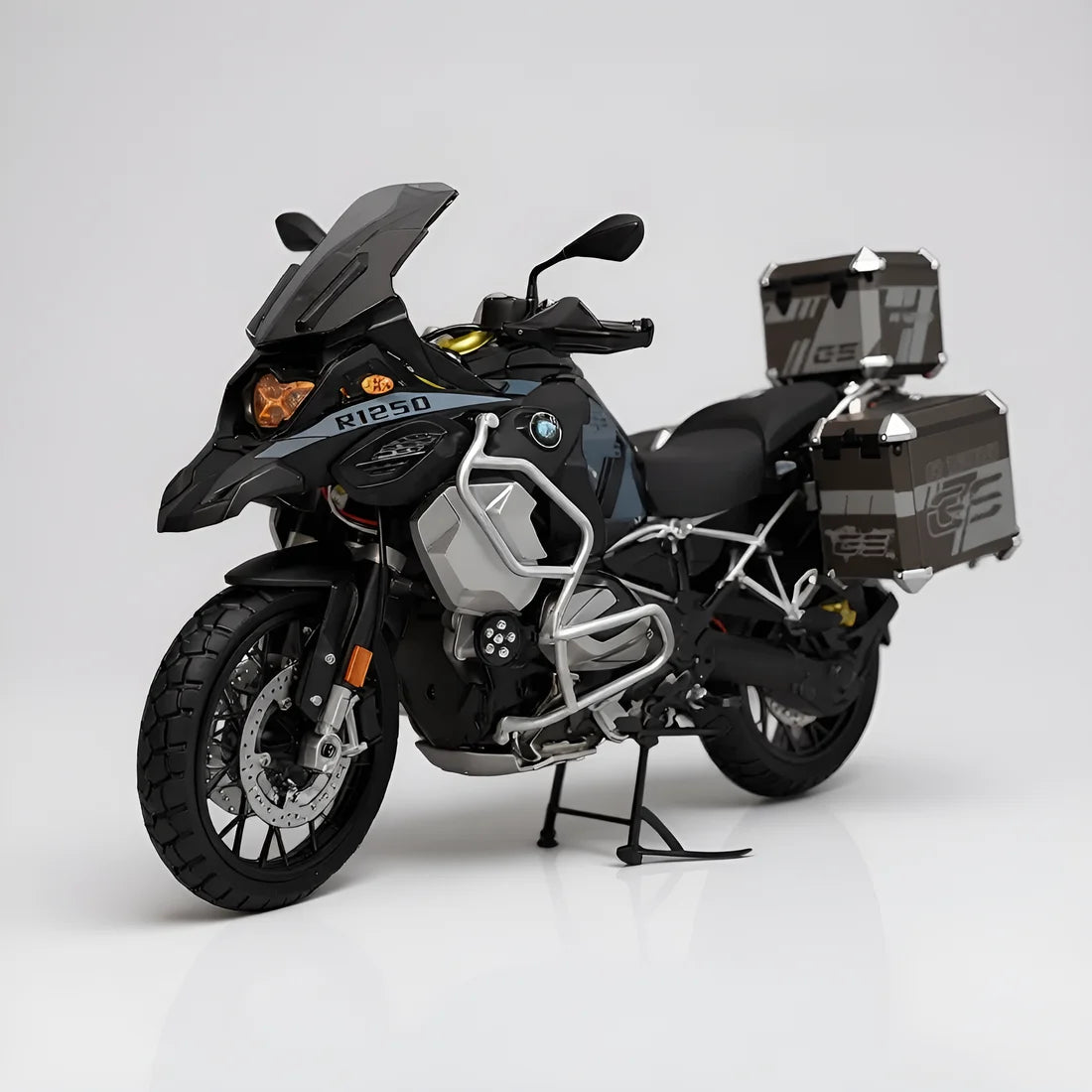 Maquette moto trail R1250GS noire échelle 1:7 avec top cases ouvrants et détails réalistes